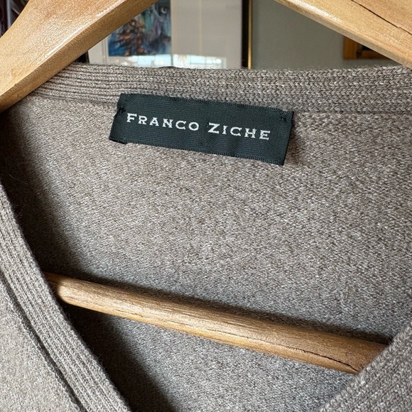 Franco Ziche Wool-Cashmere Blend Beige V-Neck Sweater (Made in Italy) - Picture 2 of 11
